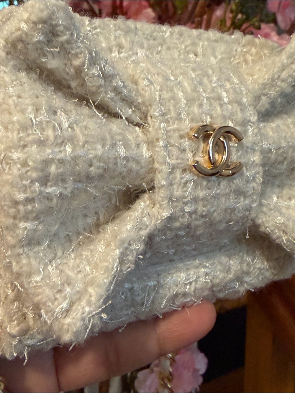 RARE VIP WHITE TWEED BOW CROSSBODY BAG - Picture 4 of 10